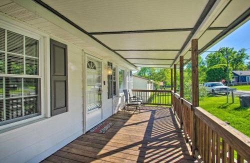 Fayetteville House | Dog-Friendly Fayetteville Home with Hot Tub!
