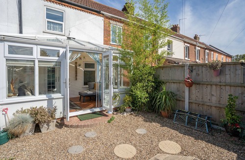 Winterton-on-Sea Apartment | Dog friendly Norfolk seaside cottage with bedroom beach views