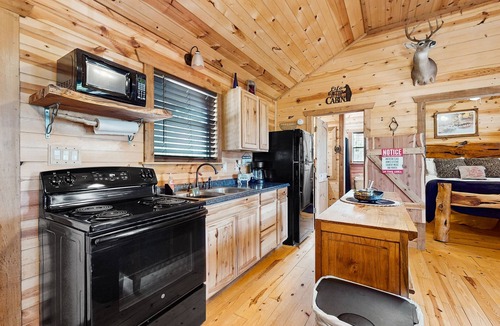 Fredericksburg Cabin | Dog-friendly gem on 11 acres w/valley views, deck, gas grill, fireplace