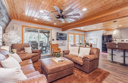 McHenry House | Dog Friendly Getaway Just Steps to Wisp & Fun