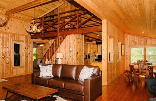 Lakemont Cabin | Dog friendly getaway near Lake Rabun and Clayton.