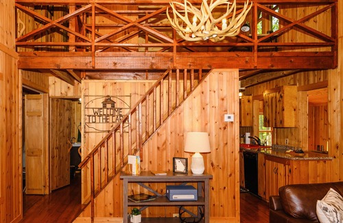 Lakemont Cabin | Dog friendly getaway near Lake Rabun and Clayton.