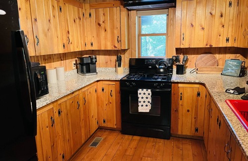 Lakemont Cabin | Dog friendly getaway near Lake Rabun and Clayton.