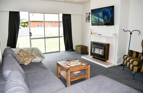 Hamilton East House | Dog Friendly, Gym, Central