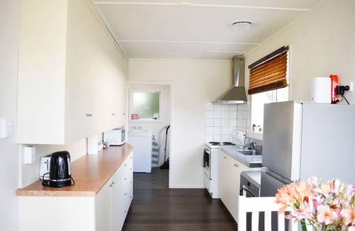 Hamilton East House | Dog Friendly, Gym, Central