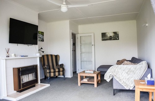 Hamilton East House | Dog Friendly, Gym, Central