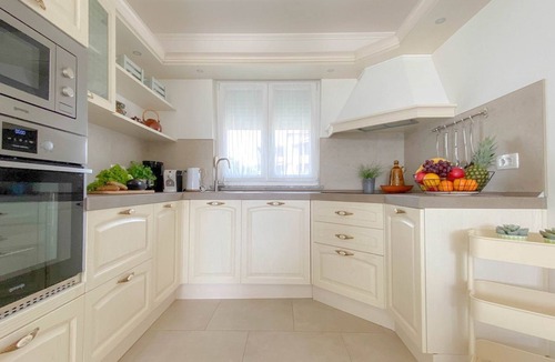 Dajla House | Dog-friendly holiday home with barbecue area, private pool, washing machine, WiFi
