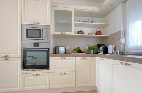 Dajla House | Dog-friendly holiday home with barbecue area, private pool, washing machine, WiFi