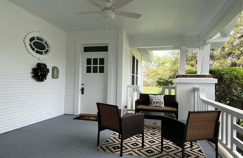 Fredericksburg House | Dog-friendly home & guest house w/ a beautiful garden near Main Street