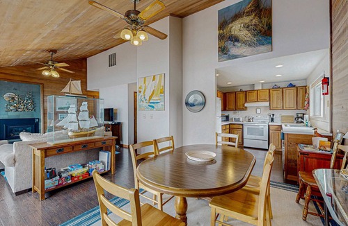 Gleneden Beach House | Dog friendly home with oceanfront location and fireplace walk to the beach