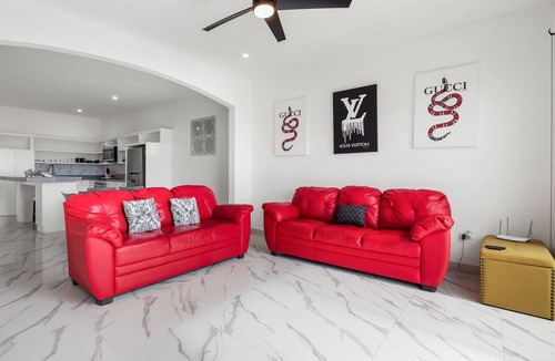 La Paloma House | Dog-friendly home 3 rows to beach with rooftop deck, pool, & kitchen