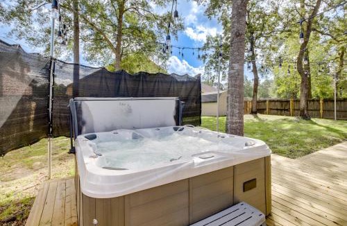 Conroe House | Dog-Friendly Home in The Woodlands w/Fenced Yard!