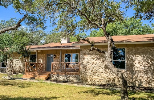 Long Branch Valley House | Dog-friendly home near breweries & wedding venues - game room & central AC