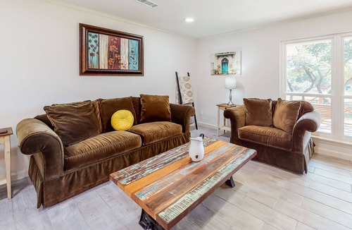Long Branch Valley House | Dog-friendly home near breweries & wedding venues - game room & central AC