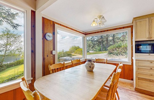 Neahkahnie Beach House | Dog-friendly home & ocean views - near the beach