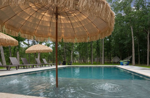 Flatonia House | Dog-friendly home on an acreage with pool, firepit