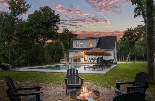 Flatonia House | Dog-friendly home on an acreage with pool, firepit