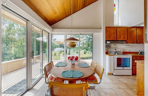 North Hero House | Dog-friendly, home on Lake Champlain with panoramic views of the Green Mountains