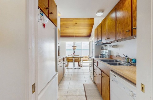 North Hero House | Dog-friendly, home on Lake Champlain with panoramic views of the Green Mountains