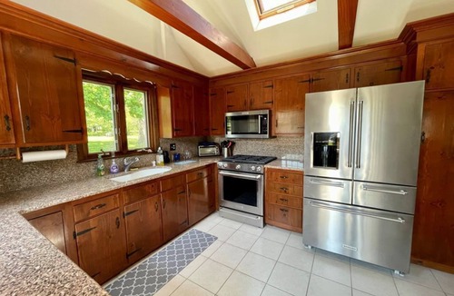 North Chatham House | Dog friendly home with large backyard!