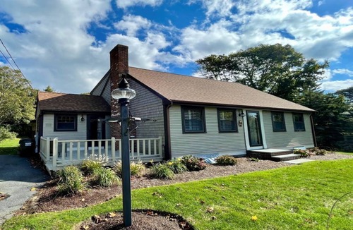 North Chatham House | Dog friendly home with large backyard!