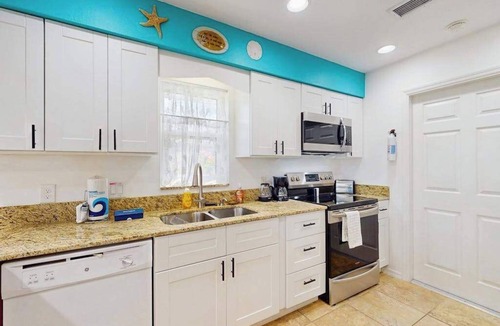 Pebble Beach House | Dog friendly home with heating optional pool, lanai, and washer & dryer