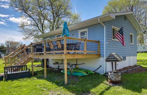Valois House | Dog-Friendly Home w/Dock & Views on Waneta Lake!