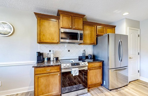 Pooler House | Dog - Friendly Home w/Large Yard in Pooler