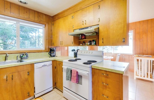 Manzanita Condo | Dog-Friendly Home with Golf Course Views & Beach Access (MCA #1209)