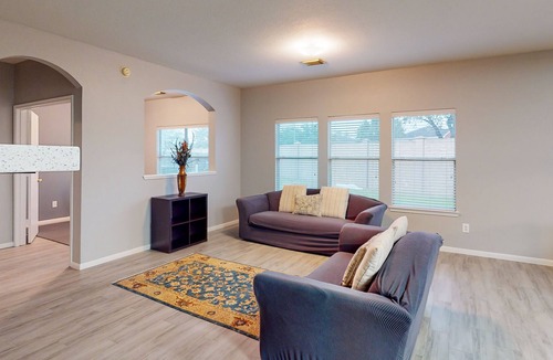 Clodine House | Dog-friendly home with an enclosed yard, jetted tub, washer/dryer, & pool table