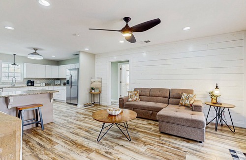 Rockport House | Dog-friendly home with full kitchen, patio, BBQ and cozy living room