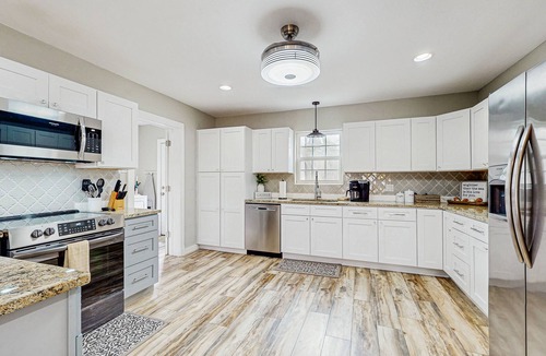 Rockport House | Dog-friendly home with full kitchen, patio, BBQ and cozy living room