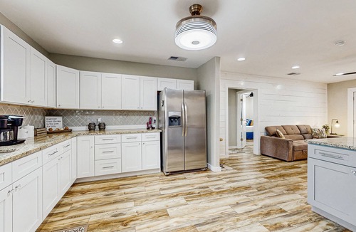 Rockport House | Dog-friendly home with full kitchen, patio, BBQ and cozy living room