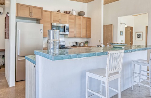 Arroyo Hondo House | Dog-friendly house with cabin, mountain views, central AC & washer/dryer