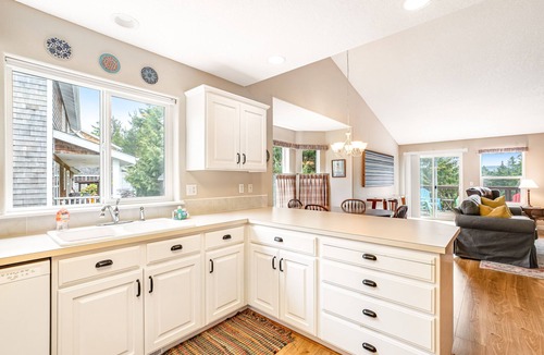 Nehalem House | Dog friendly house w/spacious deck, gas grill, near Manzanita and the ocean
