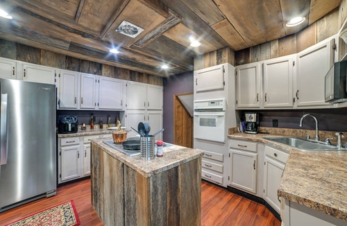 Gilbertsville House | Dog-Friendly Kentucky Lake Home w/Game Room!