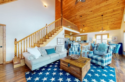 New Tazewell House | Dog-friendly lakefront house with hot tub, central AC, & mountain view
