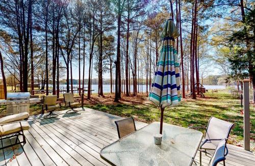 Saluda House | Dog-Friendly Lakefront Home w/Dock in Saluda