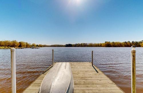 Saluda House | Dog-Friendly Lakefront Home w/Dock in Saluda