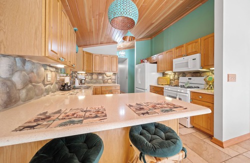 St. Helen House | Dog Friendly Lakefront With Acreage