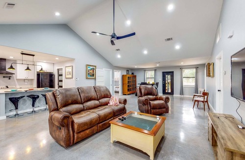 Tool House | Dog-friendly lakeside with pool, firepit & dock