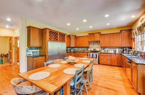 Gumlog House | Dog-Friendly Lavonia Home w/Dock & Lake Access
