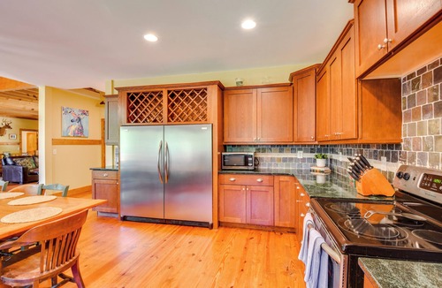 Gumlog House | Dog-Friendly Lavonia Home w/Dock & Lake Access