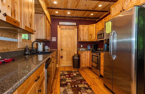 Morgantown Cabin | Dog-Friendly Log Cabin | Hot Tub, Game Room & Fireplace 4BR, 3BA