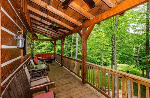 Morgantown Cabin | Dog-Friendly Log Cabin | Hot Tub, Game Room & Fireplace 4BR, 3BA