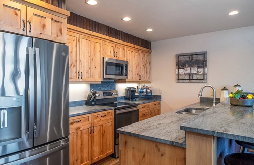 Bigfork House | Dog Friendly Luxury Townhome on Golf Course