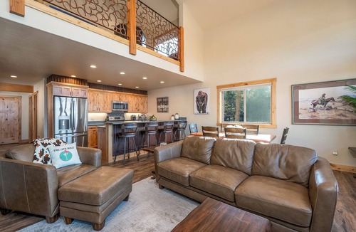 Bigfork House | Dog Friendly Luxury Townhome on Golf Course