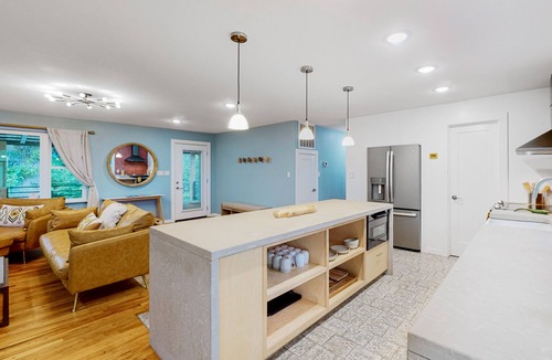 Eureka Springs House | Dog-friendly modern ranch home near Eureka Springs with firepit, patio & W/D