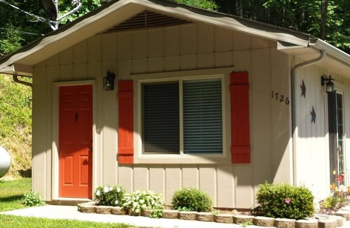 Gatlinburg Cottage | Dog Friendly Moonfall Cottage Gatlinburg