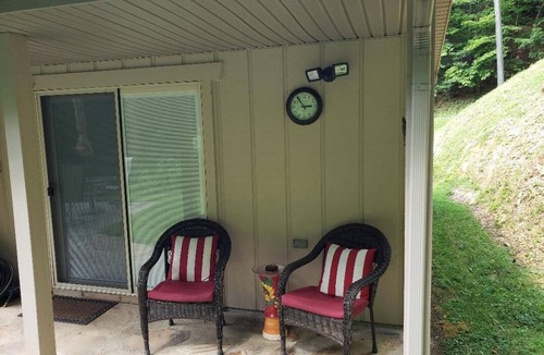 Gatlinburg Cottage | Dog Friendly Moonfall Cottage Gatlinburg